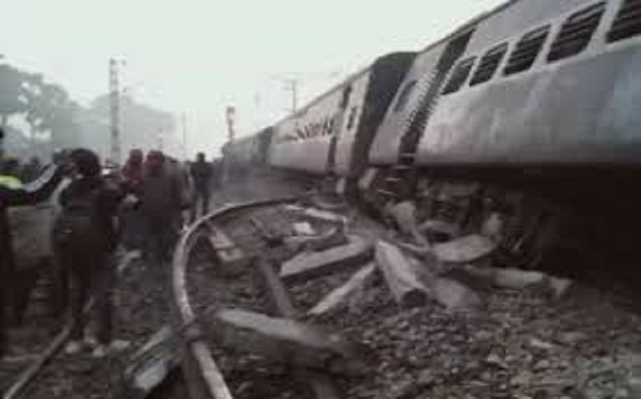 रेल दुर्घटनामा परी २० जनाको मृत्यु, यातायात मन्त्री अराफातद्धारा राजीनामा